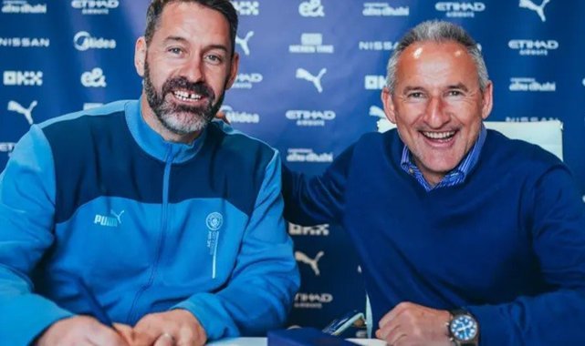Manchester City, Scott Carson'ın sözleşmesini yeniledi