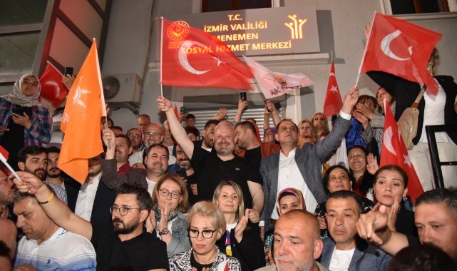 Menemen'de coşkulu kutlama: Türkiye yüzyılı şimdi başlıyor