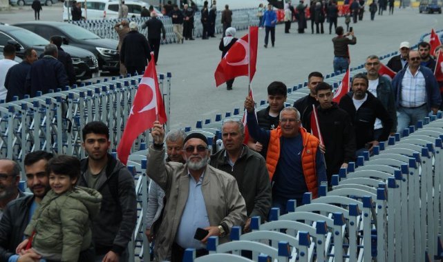 Milli Gurur'a İzmir'de ilk iki günde 20 bini aşkın ziyaretçi