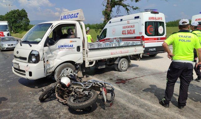 Motosiklet ile kamyonet çarpıştı