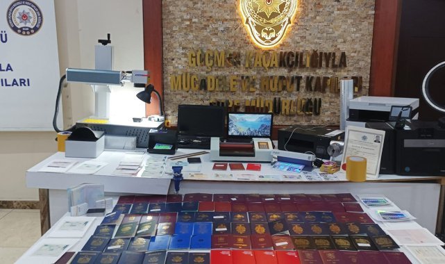 Sahte pasaport üreten şebekeye baskın