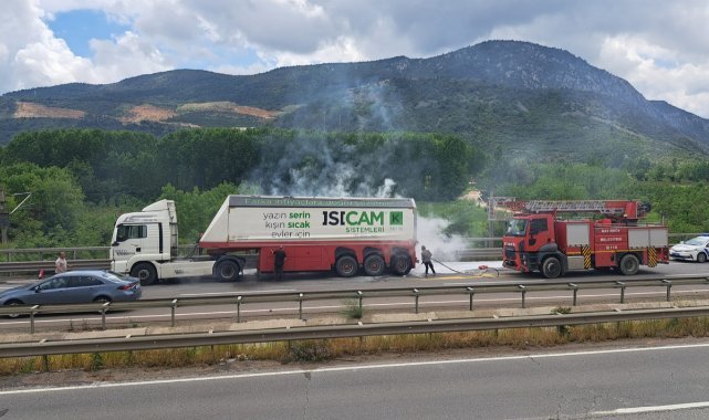 Seyir halindeki tır bir anda alev aldı