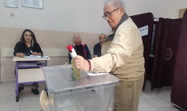 Tarihi seçimde İzmirliler sandık başına gitmeye başladı