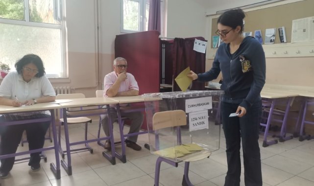 Tarihi seçimde İzmirliler sandık başına gitmeye başladı