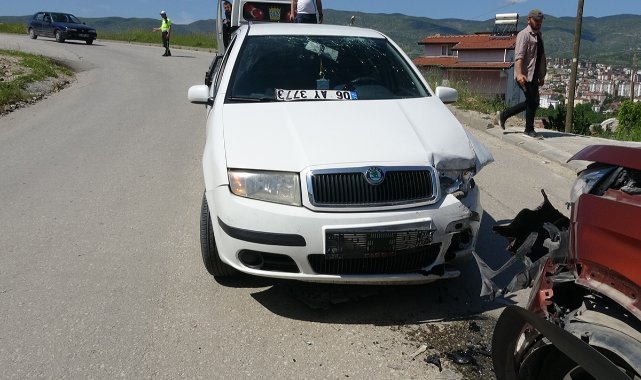 Tokat'ta otomobiller kafa kafaya çarpıştı