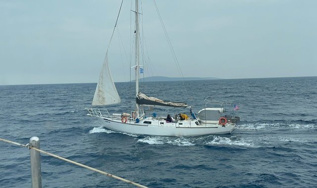 Yelkenli teknede 71 düzensiz göçmen yakalandı