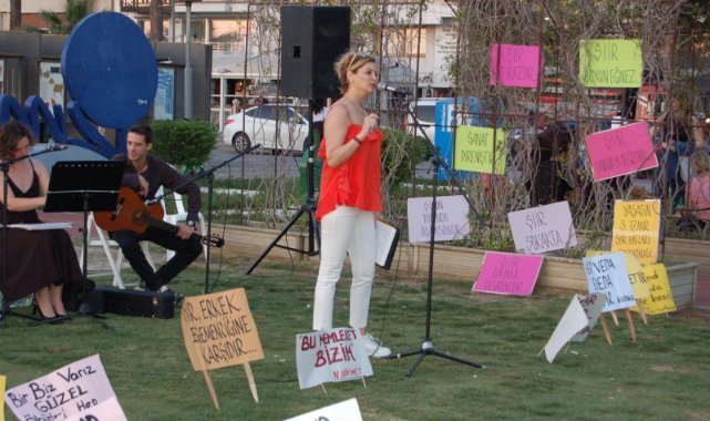 3. İzmir Şiir Hatları buluşması şölenle tamamlandı