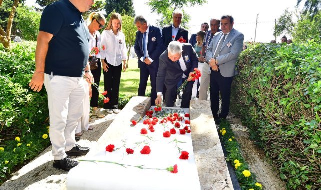 Ahmet Piriştina unutulmadı: Vefatının 19. yılında mezarı başında anıldı