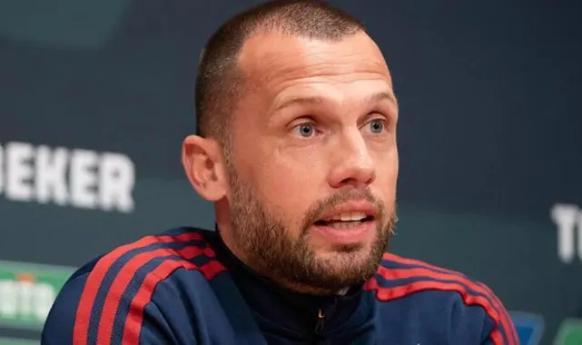 Ajax, Teknik Direktör John Heitinga ile yolların ayrıldığını açıkladı