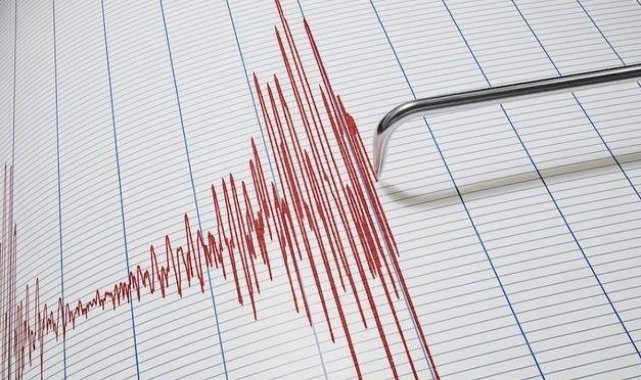 Az önce deprem oldu
