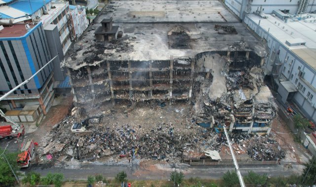 Başakşehir'deki iş hanın son durumu havadan görüntülendi