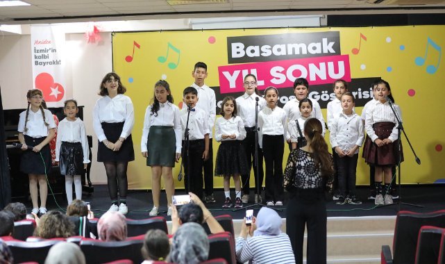 BASAMAK kursiyerleri sahnede: Sandal, 7’den 70’e tüm kursiyerleri tebrik etti