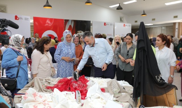 Bayraklılı kadınların el emeği ürünleri göz kamaştırdı