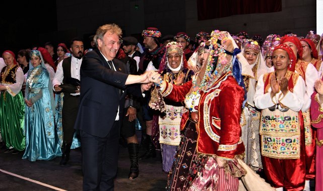 Bornova’da Balkan dansları rüzgarı esti