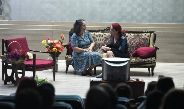 Bornova’da sahne kadınların:  “Lütfen Kızımla Evlenir misin?”
