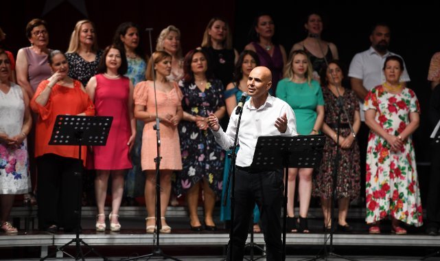 Bornovalılar türküler eşliğinde Yaza Merhaba dedi
