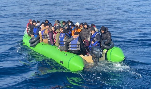 Çanakkale açıklarında 953 kaçak göçmen yakaladı