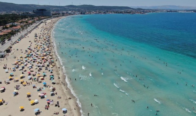Çeşme’nin nüfusu 1 milyonu aştı, plajlar doldu taştı