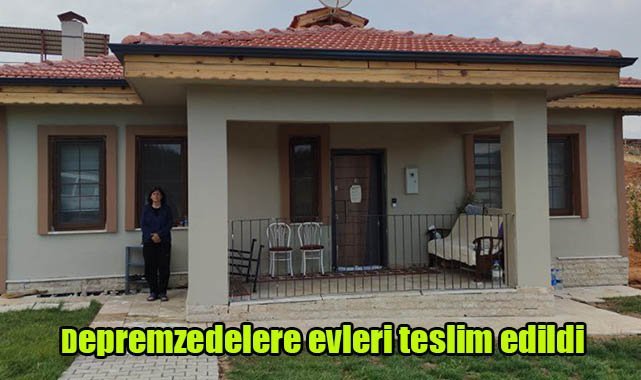Depremzedelere evleri teslim edildi