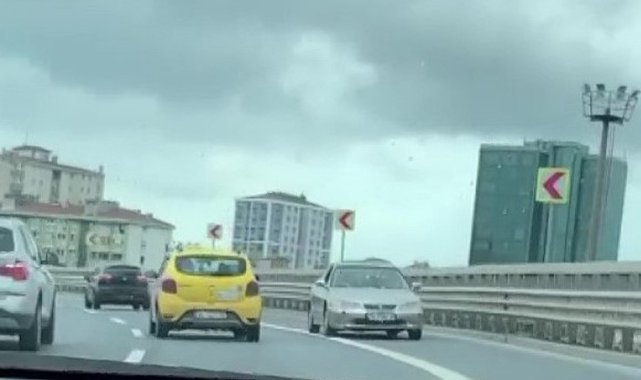 E-5'te geri geri giden otomobil şaşkına çevirdi