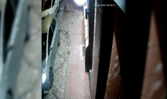 Fatih'te akıl almaz olay: Gözlerinin önünde aracı götürdüler