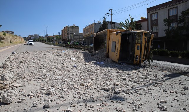 Freni patlayan kamyon ortalığı savaş alanına çevirdi