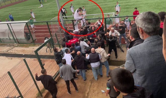 Futbolcular ve taraftarlar birbirine girdi: Ortalık savaş alanına döndü
