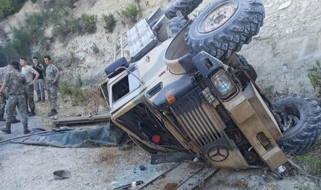 Hatay'da askeri araç devrildi