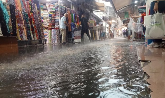 Her yağmurda olduğu gibi İzmir'i yine sağanak vurdu