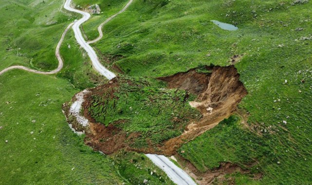 Heyelana bağlı yayla yolu çöktü