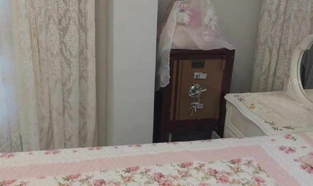 Hırsızlar çelik kasayı elleriyle koymuş gibi buldular