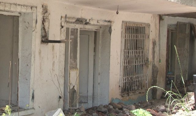 İstinat duvarı gecekondu üzerine çöktü