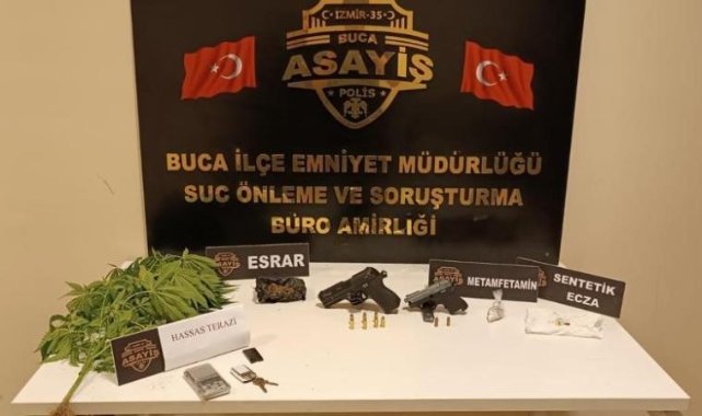 İzmir'de özel ekipten zehir tacirlerinin evlerine şok baskın