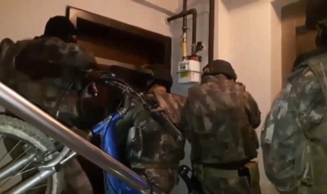 İzmir merkezli yasa dışı bahis operasyonu: 17 gözaltı