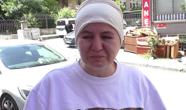 Kardeşi sokağa atılan abla gözyaşlarını tutamadı