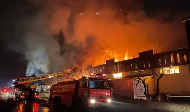 Kayseri'de fabrika yangını: Ekiplerin müdahalesi sürüyor