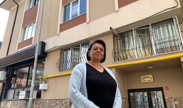 Kiracı olduğu evden eşyalarıyla birlikte sokağa atıldı