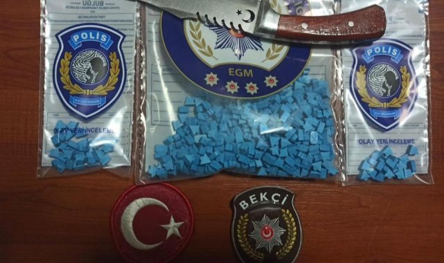 Motosikletli uyuşturucu kuryesinin poşetinden 500 extacy çıktı