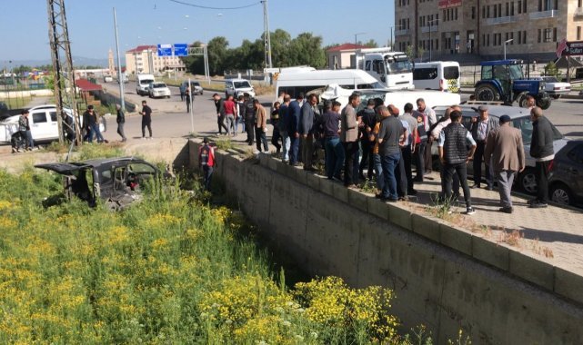 Öğrenci servisi kaza yaptı: Yaralılar var