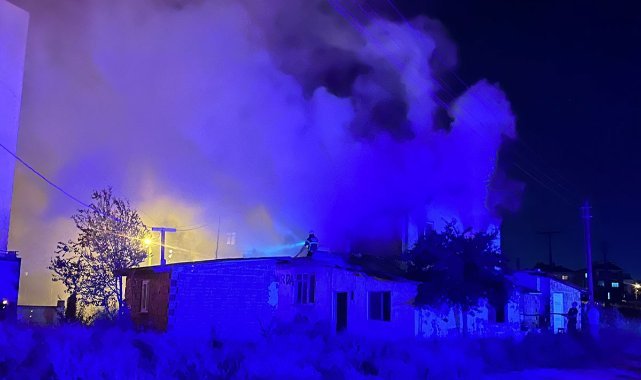 Önce babasını darbetti sonra evi ateşe verdi