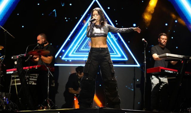 Pop Star Inna'dan muhteşem konser