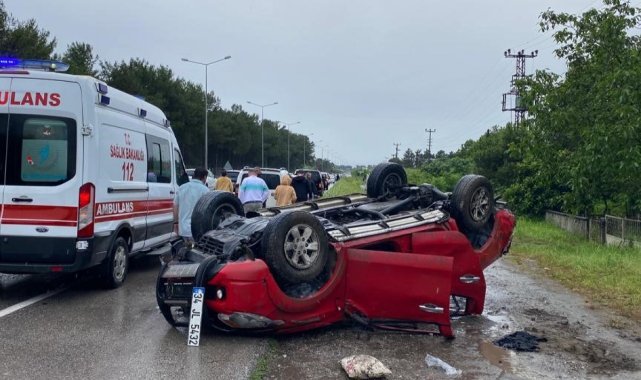 Samsun'da lastiği patlayan araç takla attı