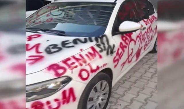 Saplantılı aşık otomobili aşk duvarına çevirdi