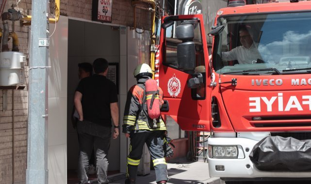 Şarjdaki telefon patladı, yangın çıktı