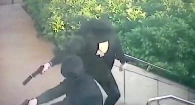 Susturuculu silahla saldırı: Maskeli saldırganlar kurşun yağdırdı