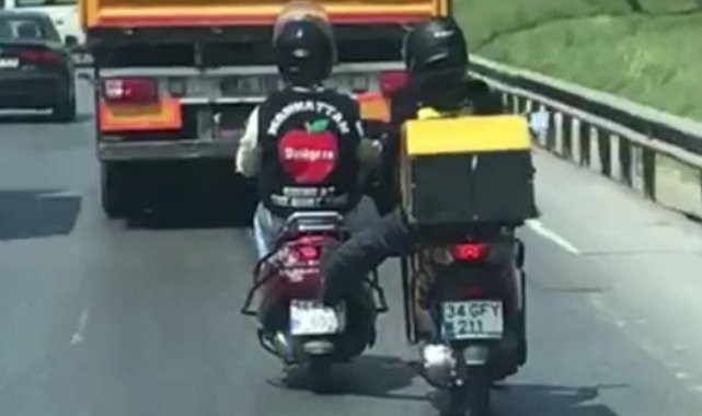 Tehlikeli yolculuk: Benzini biten motosikleti ayağıyla itti
