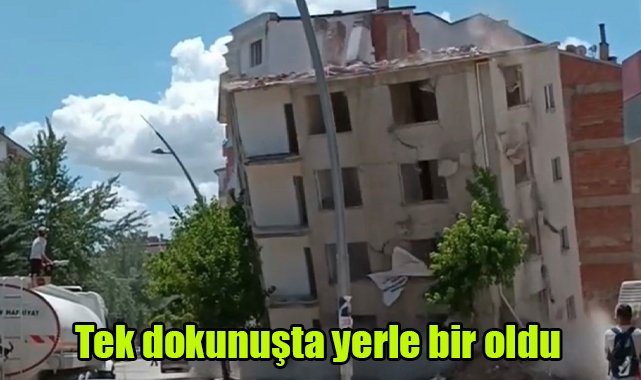 Tek dokunuşta yerle bir oldu