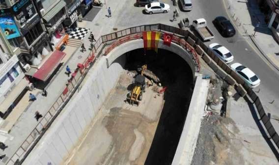 Tünel çalışmasında doğal gaz patlaması: Yol yayalara kapatıldı