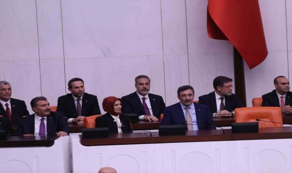 Yeni kabine üyeleri TBMM Genel Kurulunda yemin etti