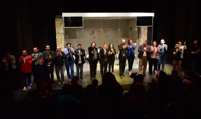 Yılın tiyatro oyunu BBŞT’den: Bornova Belediyesi Şehir Tiyatrosu ödülleri topladı